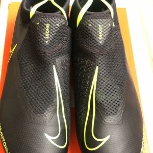 Nike Mens Phantom Cleats in size 8.5